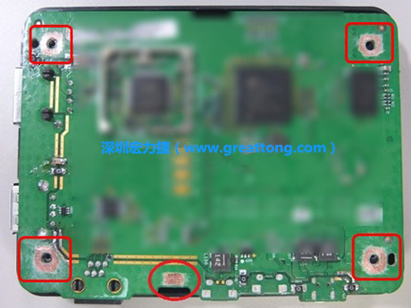 手動去綠漆。使用傳統的刀片去除綠漆后的效果。