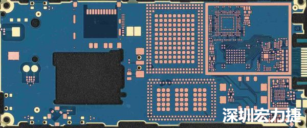 手機可用的PCB空間相當小，而1片式的設計是節省成本的作法，如何做到區隔不同子系統、降低雜訊干擾，是設計關鍵。